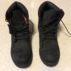 Black timberlands 9.5